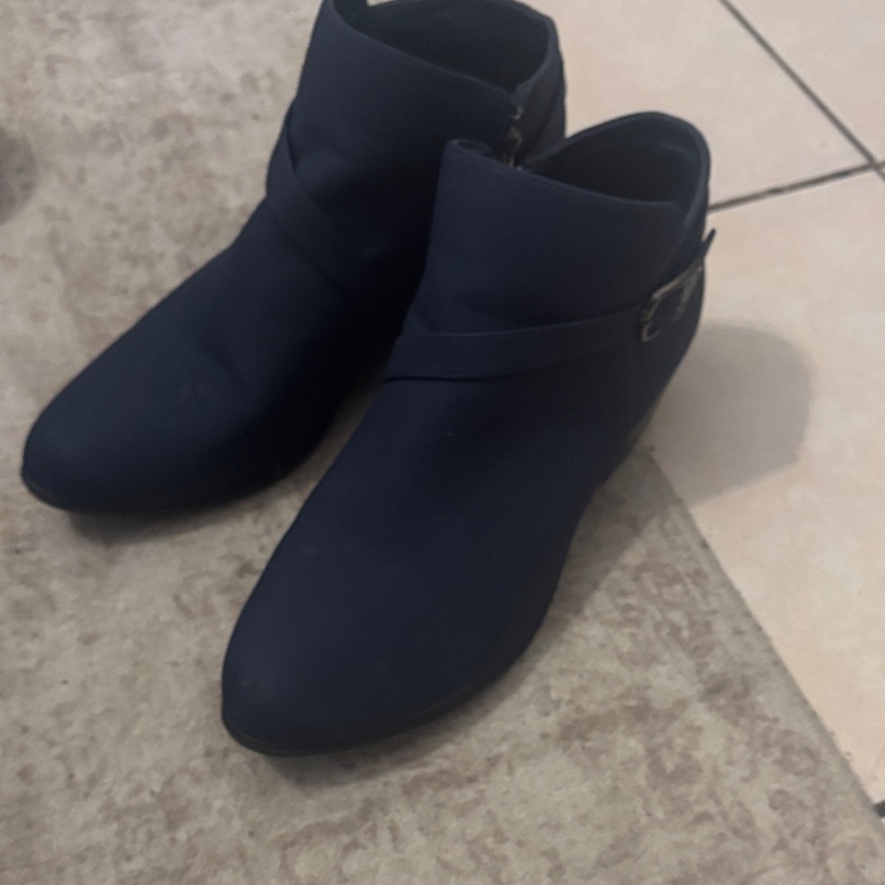 Daisy Fuentes Dark Blue Ankle Boots